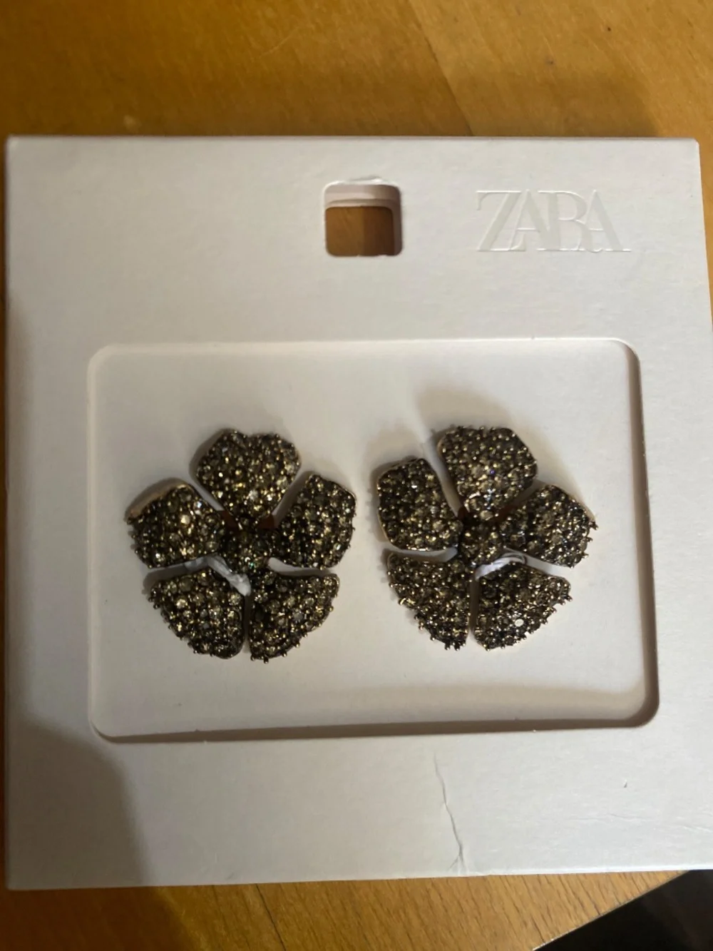 NWT Zara Black Rhinestone Flower Earrings